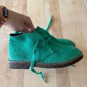 Crewcuts Macalister green suede chukka boots size 11 toddler